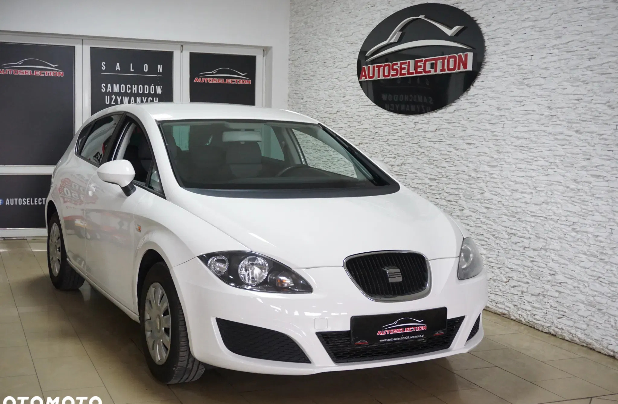 samochody osobowe Seat Leon cena 23900 przebieg: 101800, rok produkcji 2010 z Piaseczno